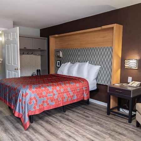 Columbus Inn And Suites Экстерьер фото