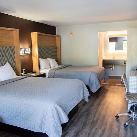 Columbus Inn And Suites Экстерьер фото