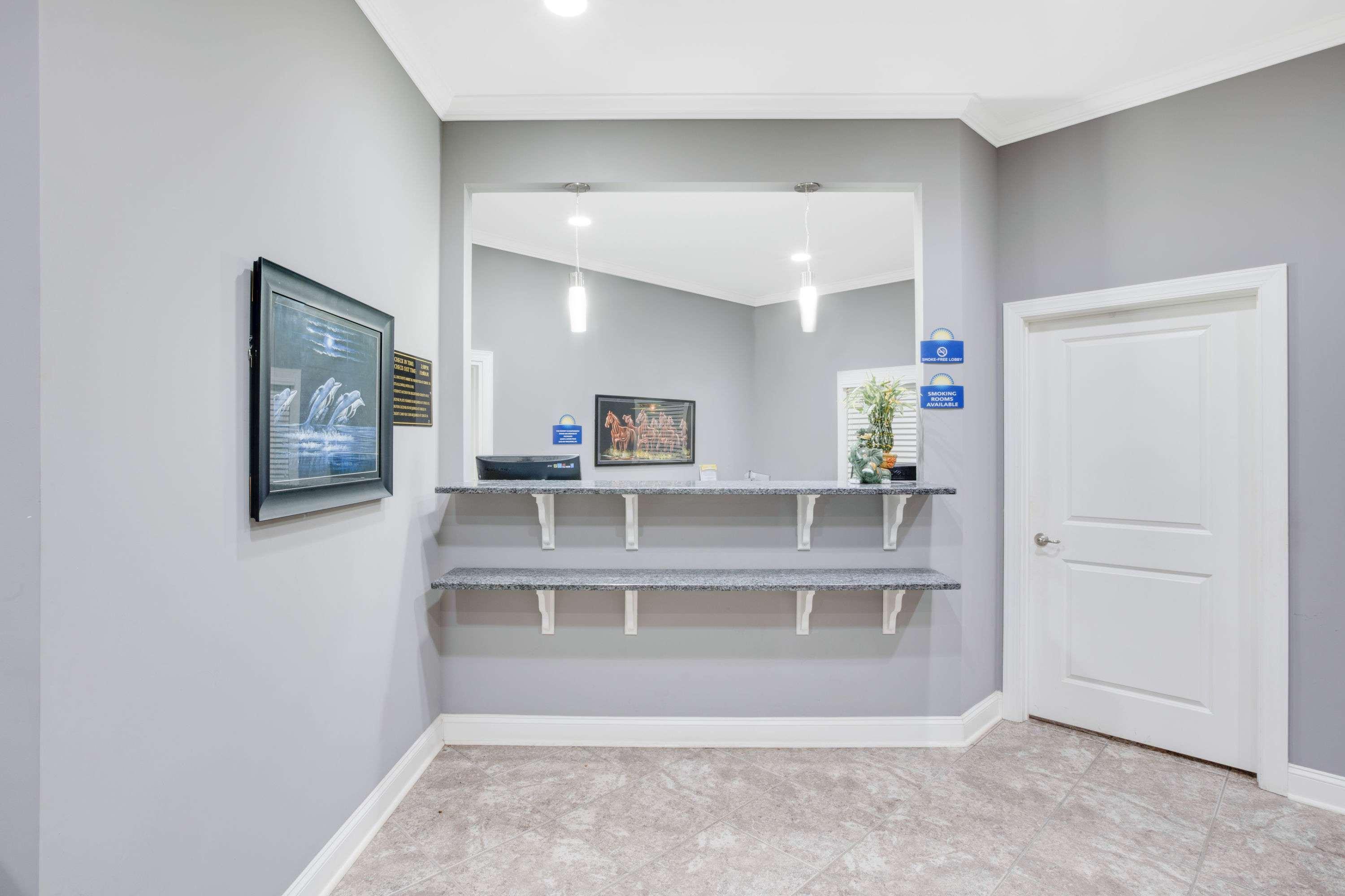 Columbus Inn And Suites Экстерьер фото