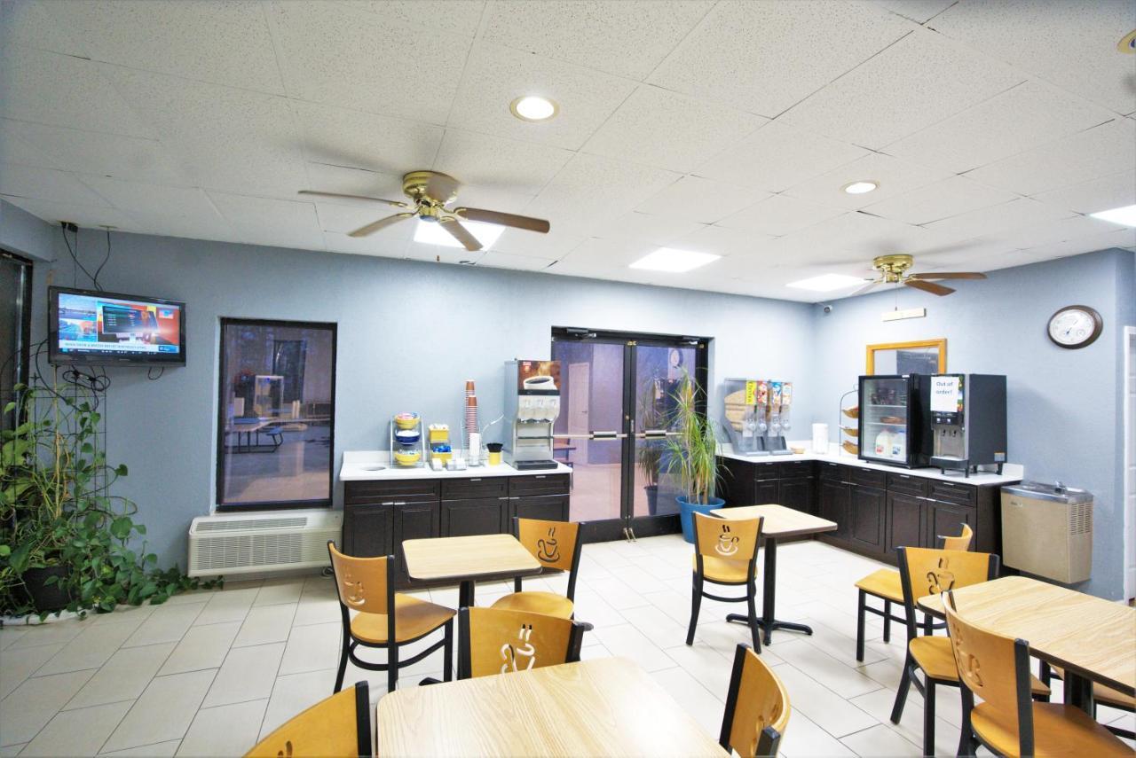 Columbus Inn And Suites Экстерьер фото