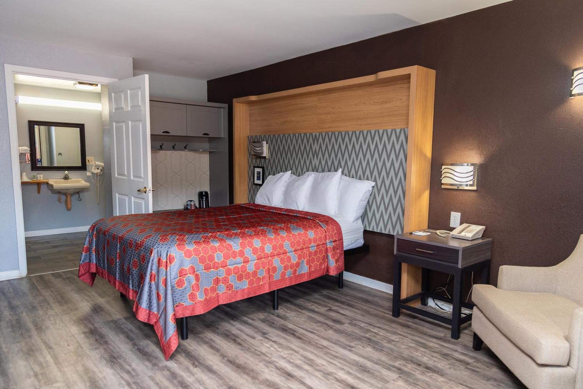 Columbus Inn And Suites Экстерьер фото