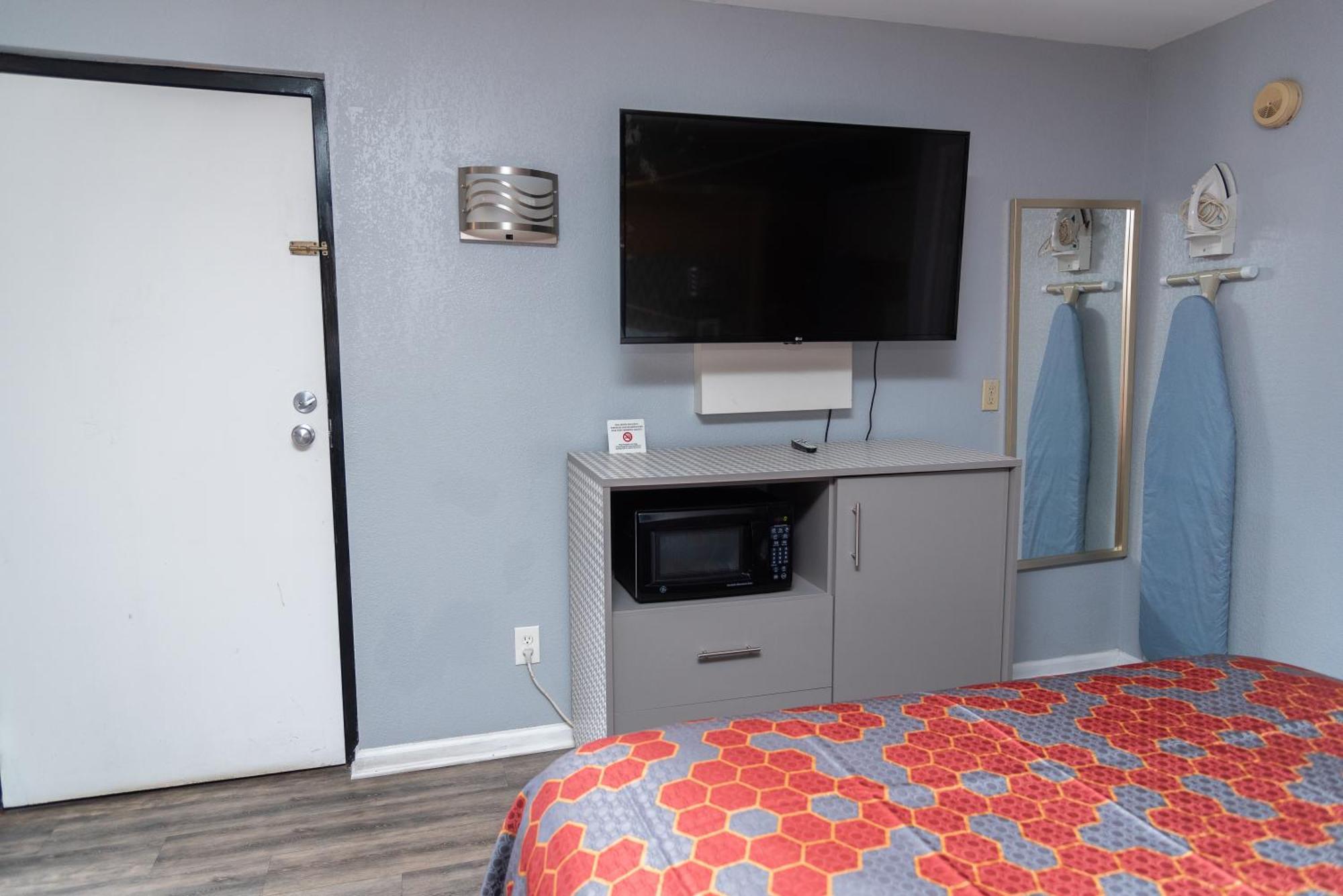 Columbus Inn And Suites Экстерьер фото