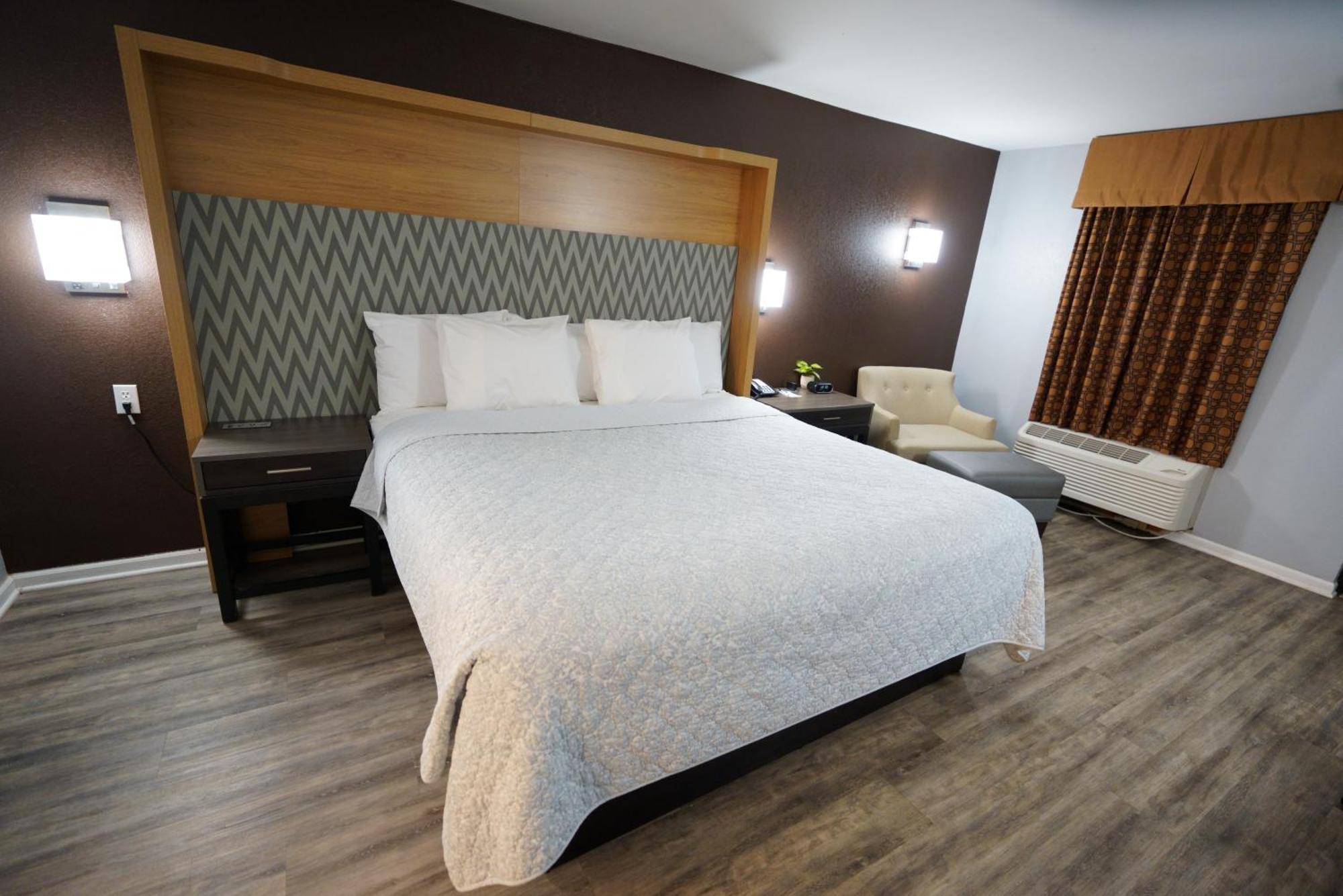 Columbus Inn And Suites Экстерьер фото