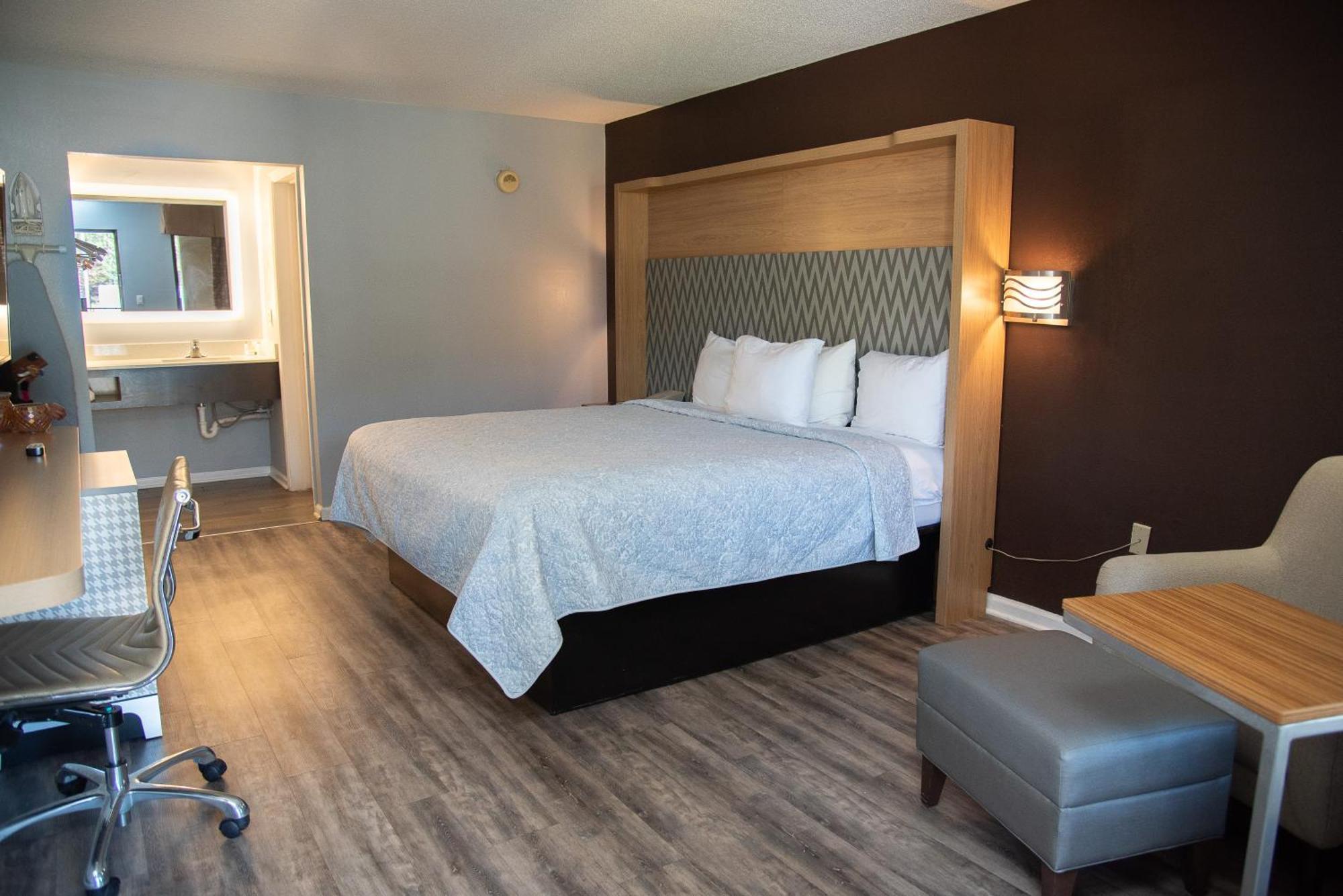 Columbus Inn And Suites Экстерьер фото