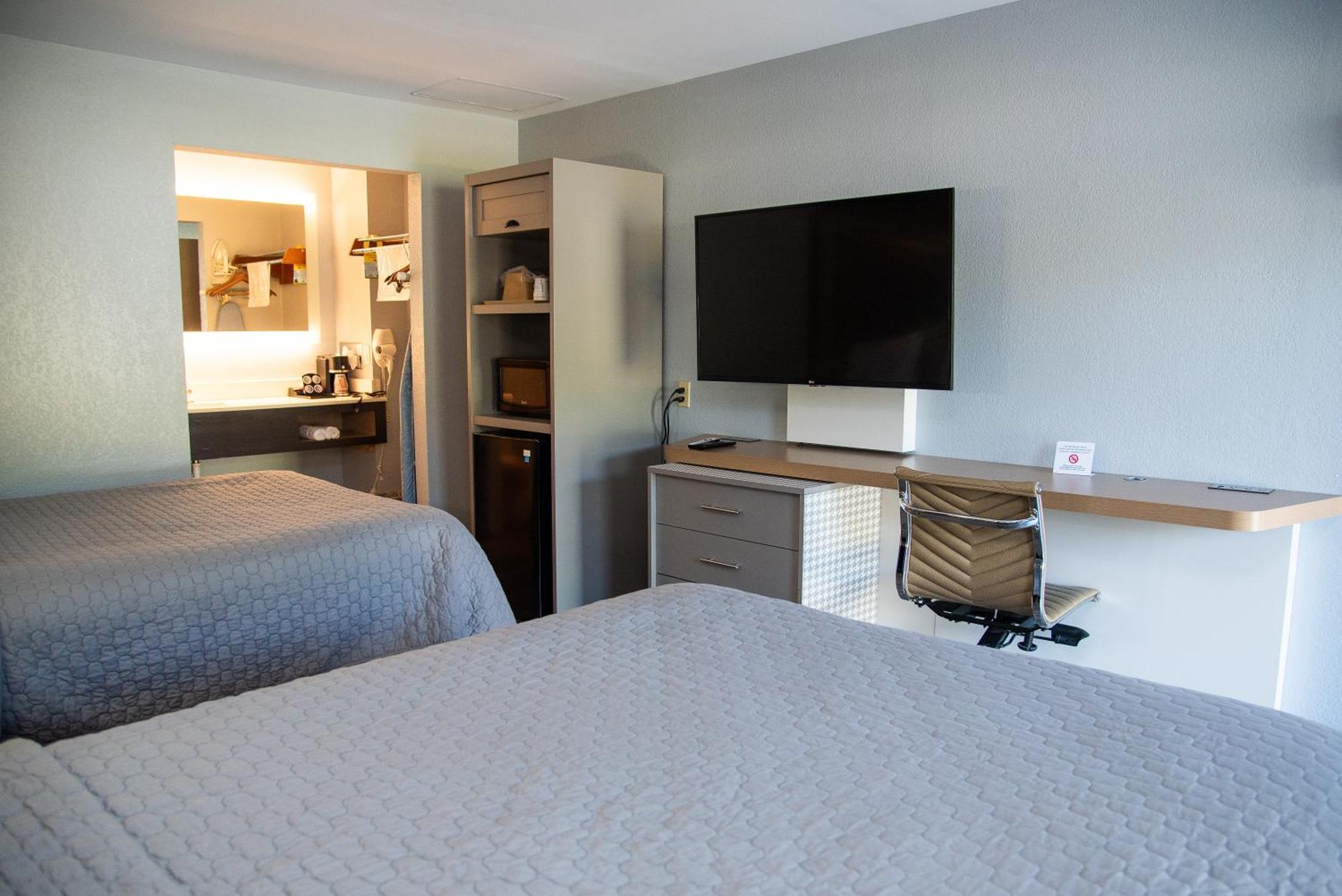 Columbus Inn And Suites Экстерьер фото