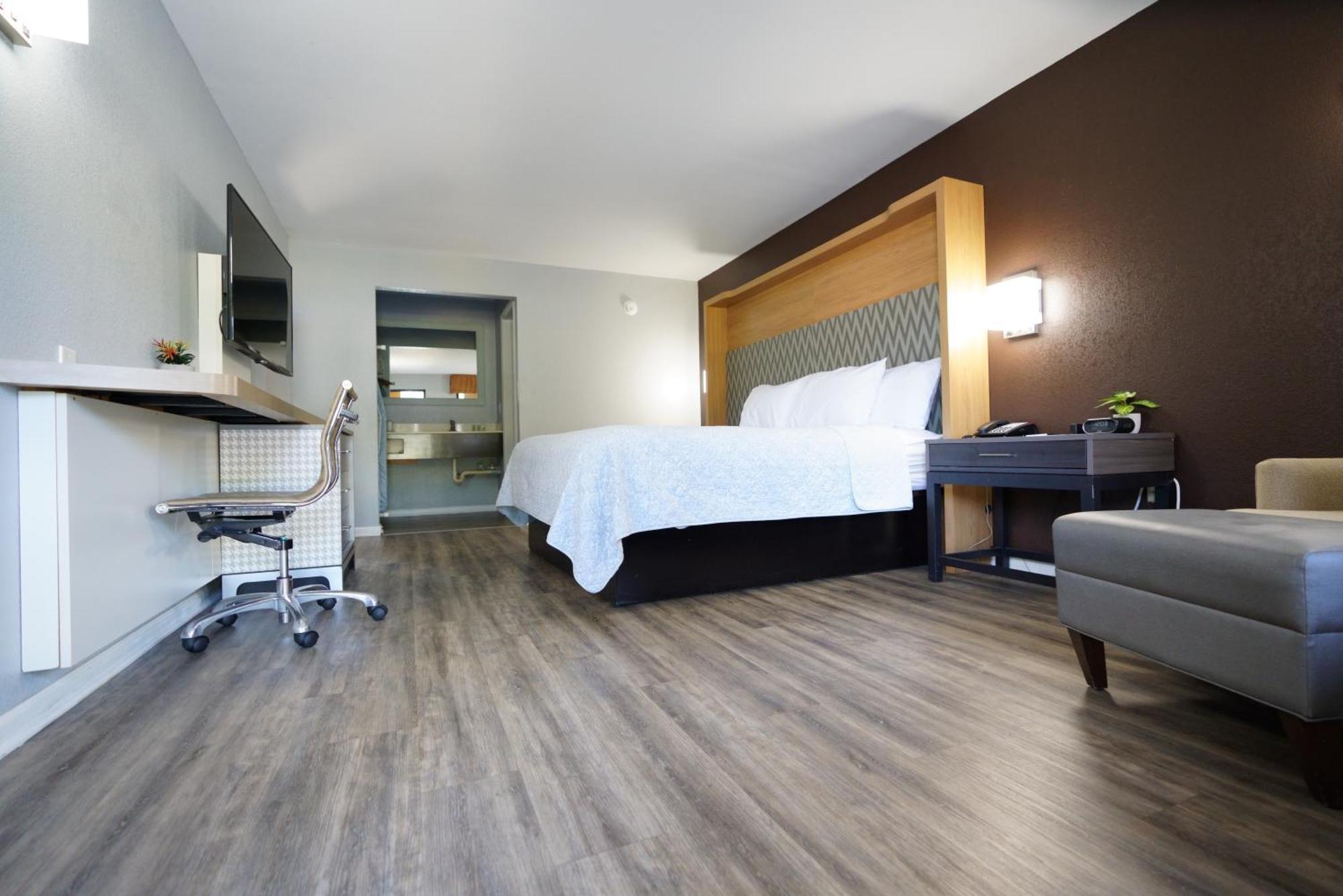 Columbus Inn And Suites Экстерьер фото